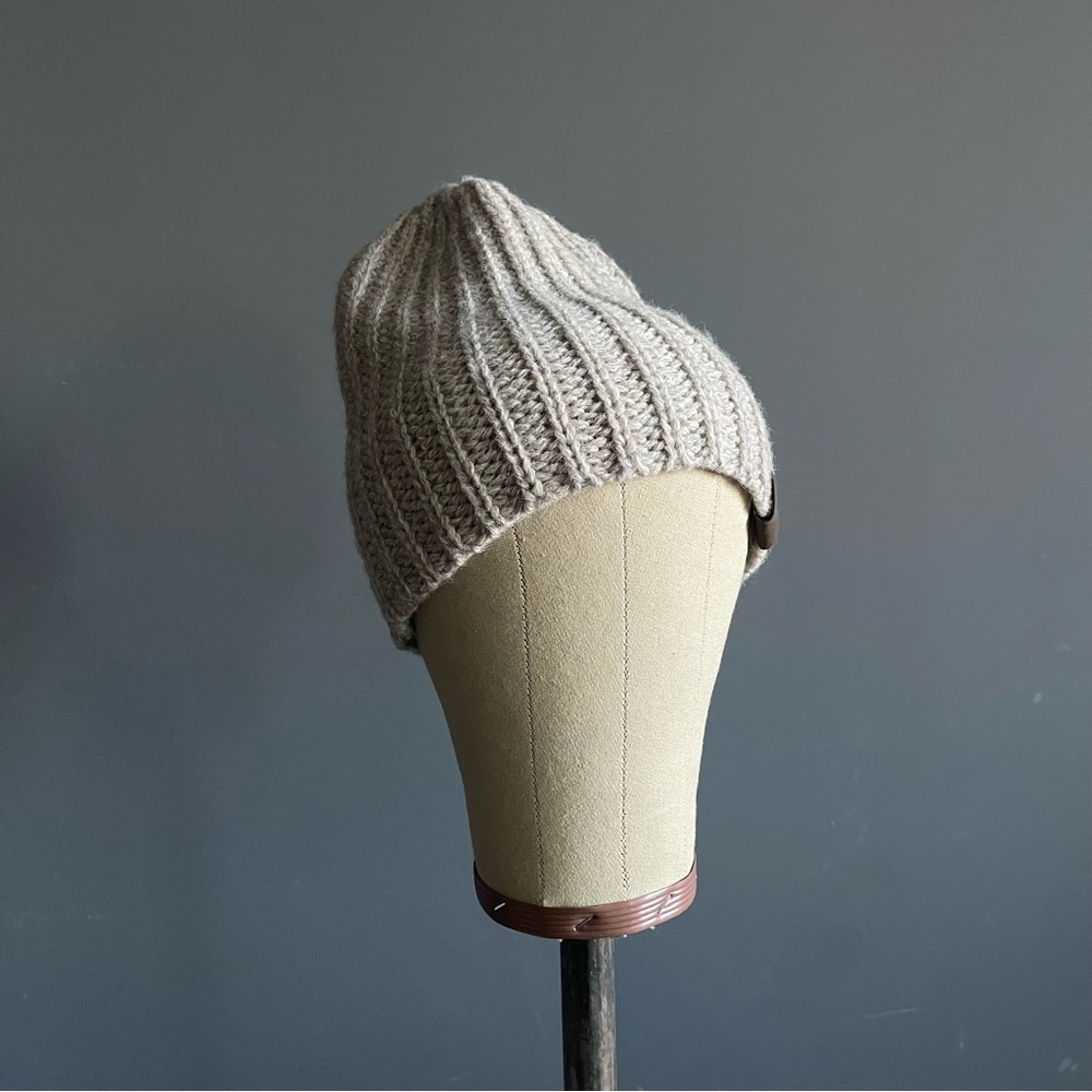 UGG Australia 100% Wool Ribbed Knit Beanie Hat Oatmeal Gray OS